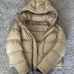 Woman’s Aritzia Super Puff. Size XS